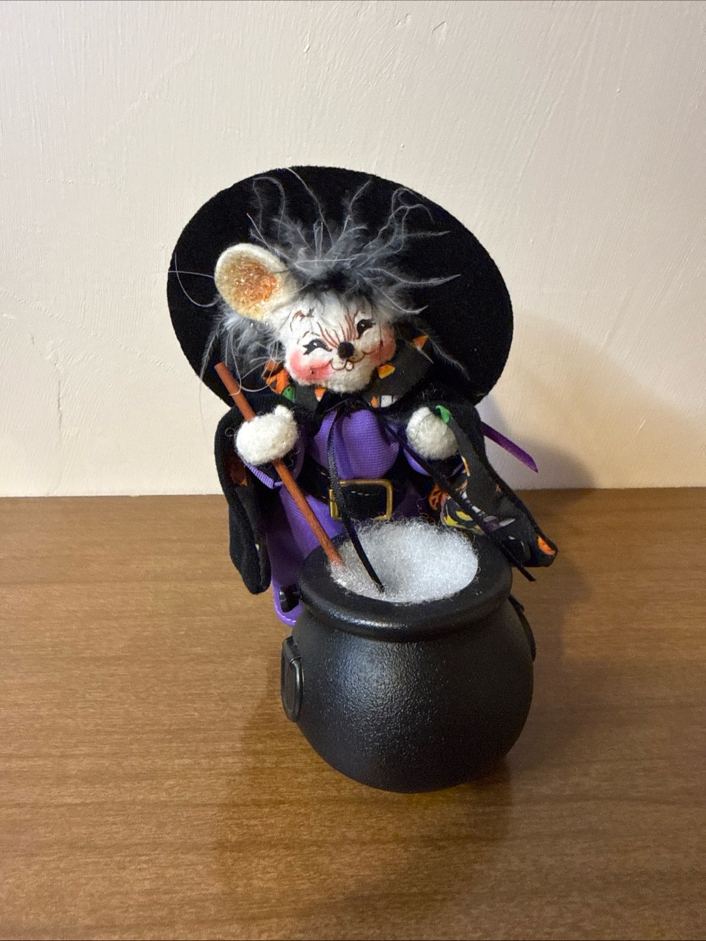 Vintage 2005 Annalee 4” Halloween Witch Mouse with Cauldron 322805